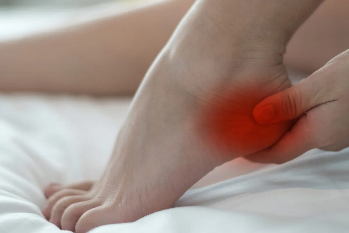 بررسی علل و درمان خار پاشنه