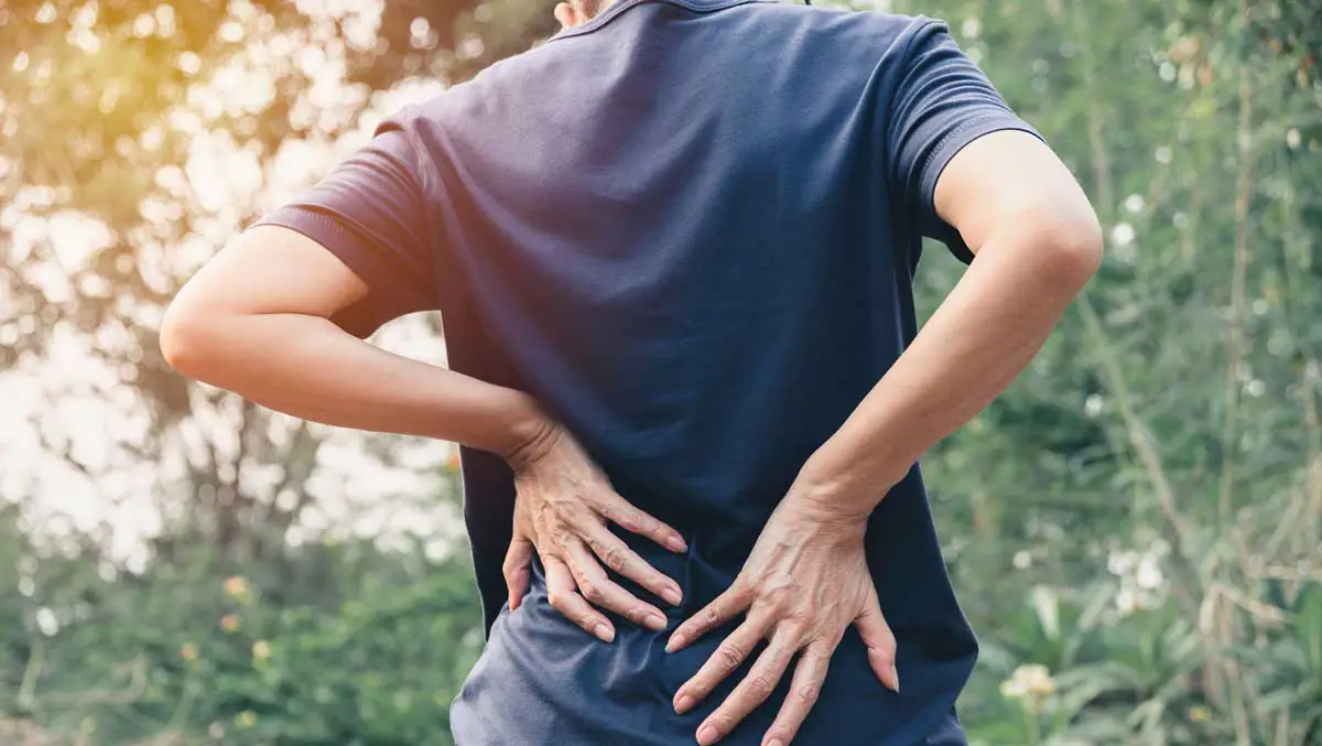 چرا در ناحیه گودی کمر درد داریم؟