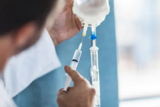 doctor-in-hospital-at-iv-drip-1-600x350
